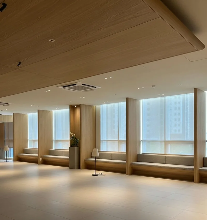 Empty room before virtual staging