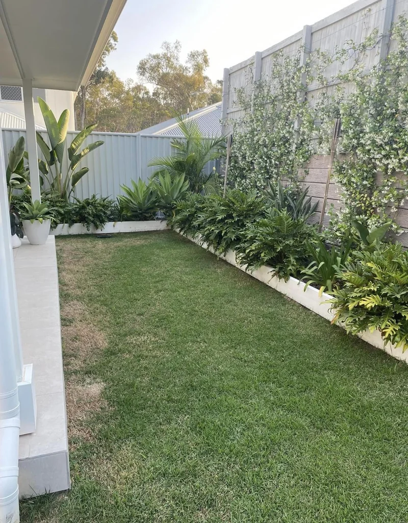 Empty room before virtual staging