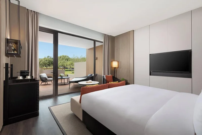 Empty room before staging