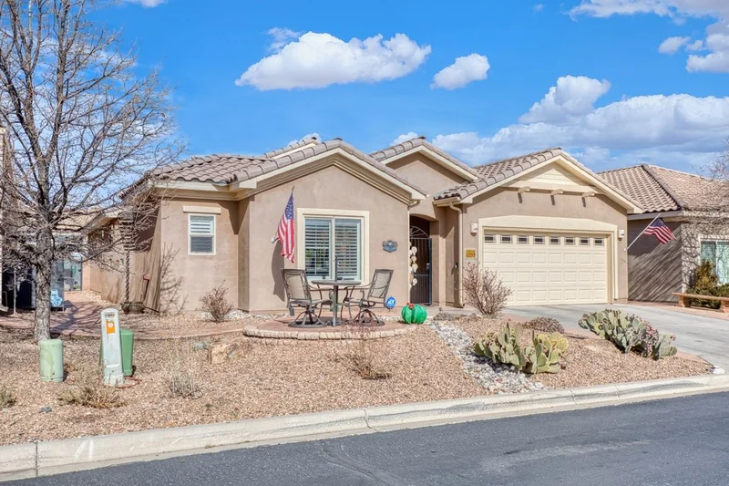 Empty room before virtual staging