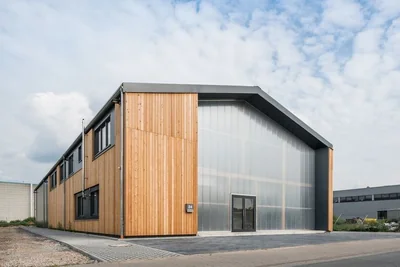 Empty room before virtual staging