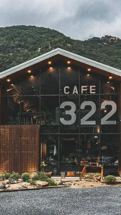 Empty room before virtual staging