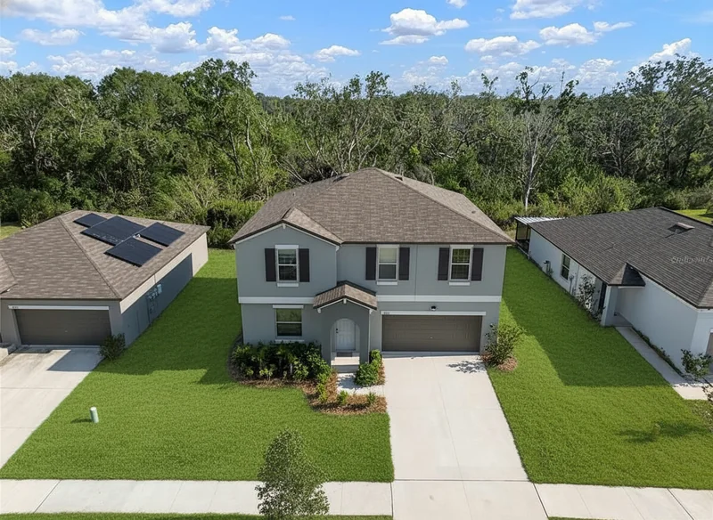 Tidy up the lawn with natural texture