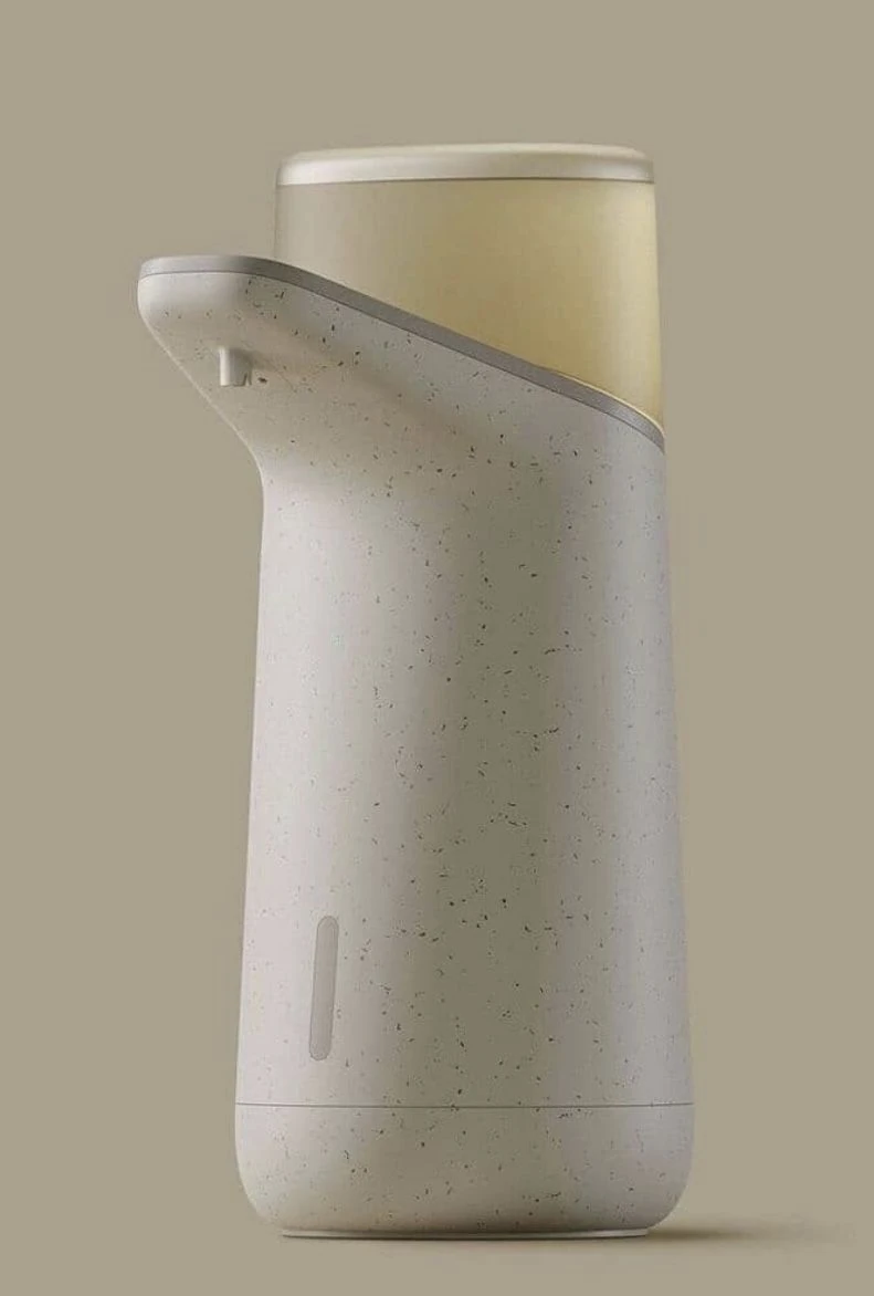 Empty room before virtual staging