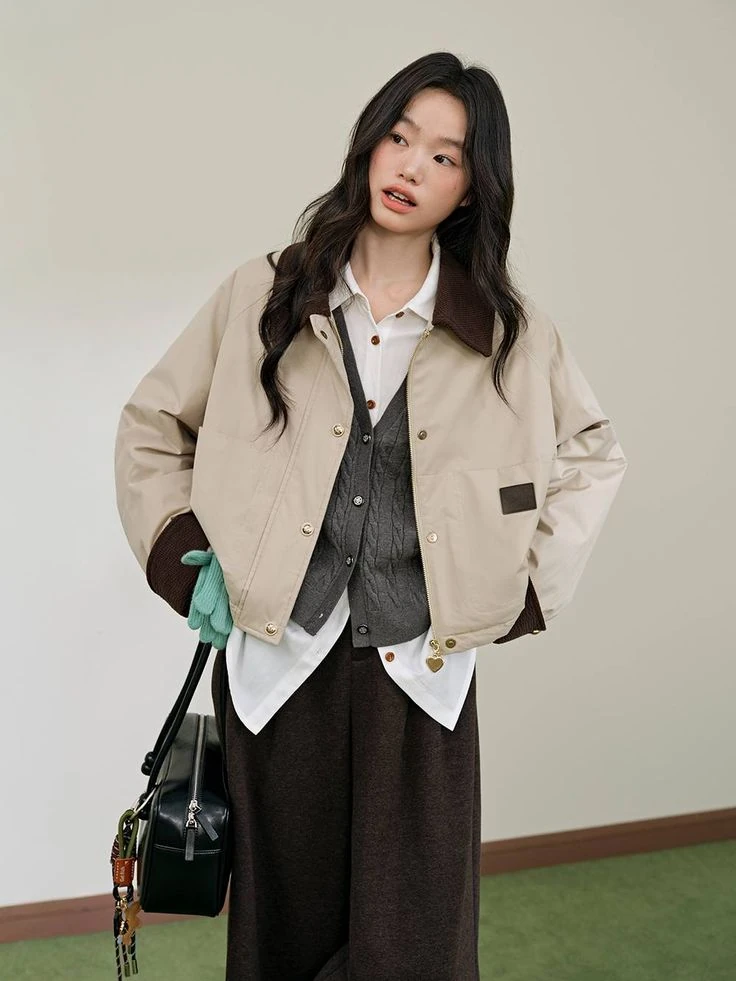 Empty room before virtual staging